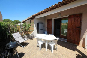 Belle villa climatisée 4 couchages terrasse parking dans résidence sécurisée avec piscine commune 400m de la mer LRJP11